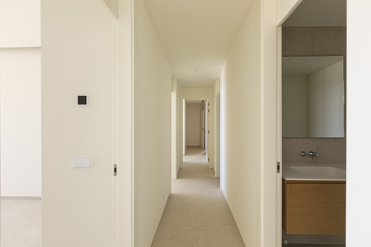 3 Bedroom Apartment for Sale in Benahavís — 7