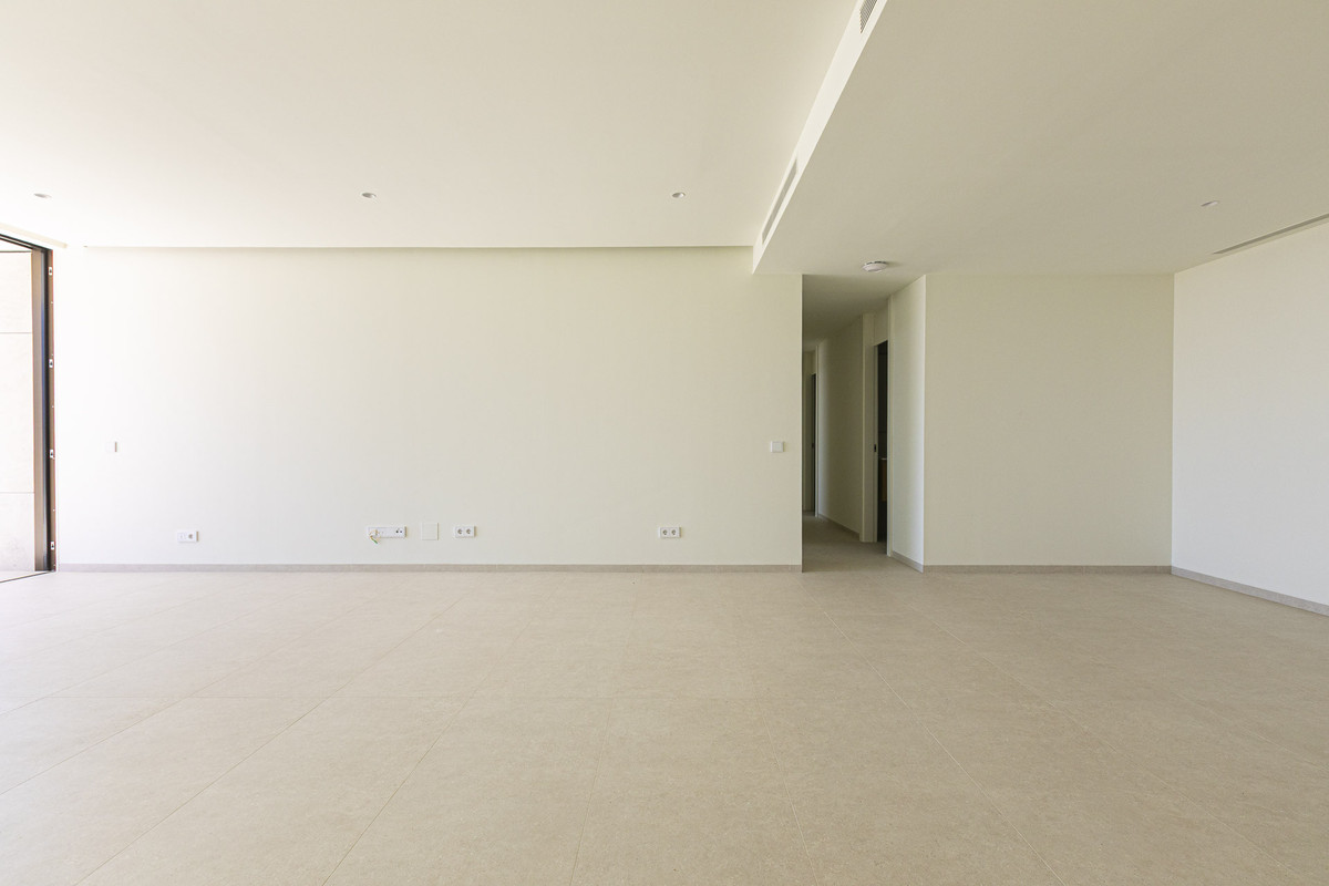 3 Bedroom Apartment for Sale in Benahavís — 9