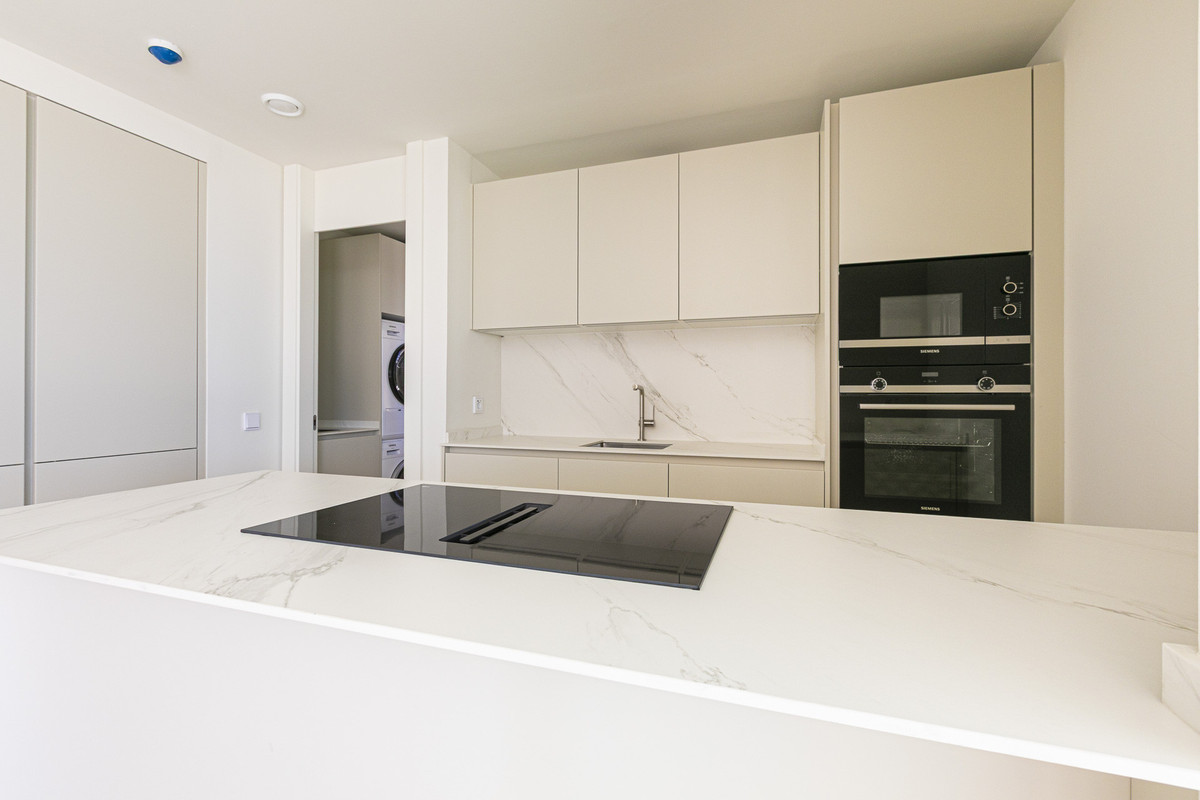 3 Bedroom Apartment for Sale in Benahavís — view 10