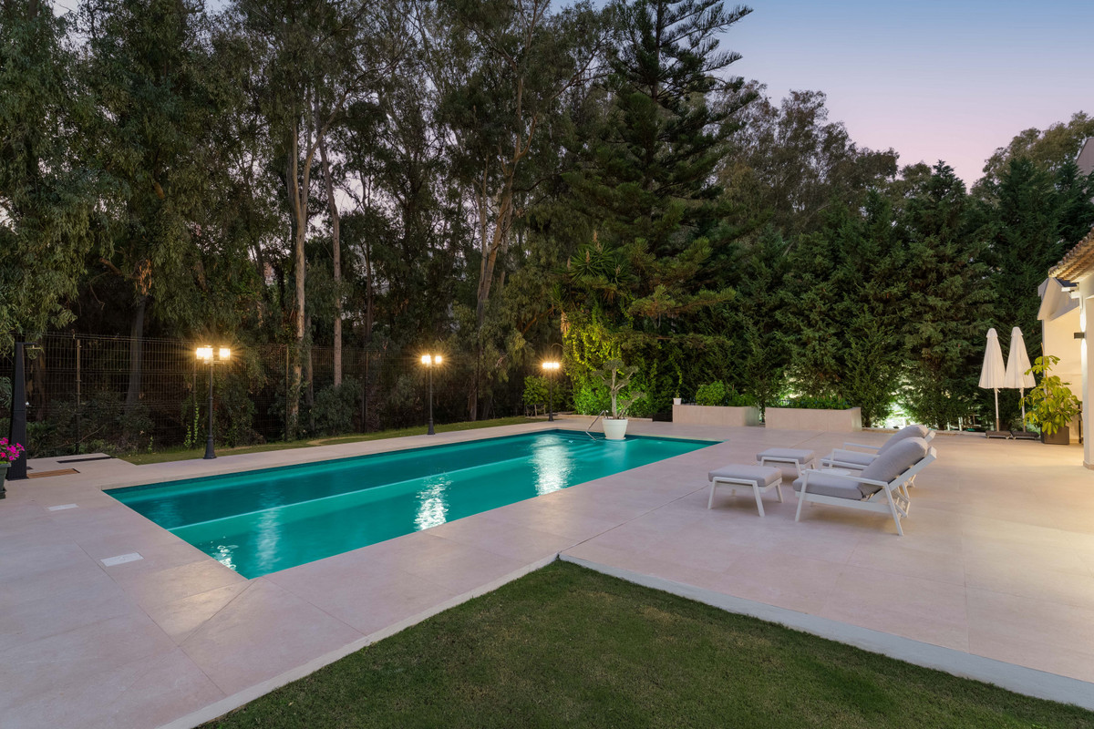 5 Bedroom Villa for Sale in Nueva Andalucía — 2