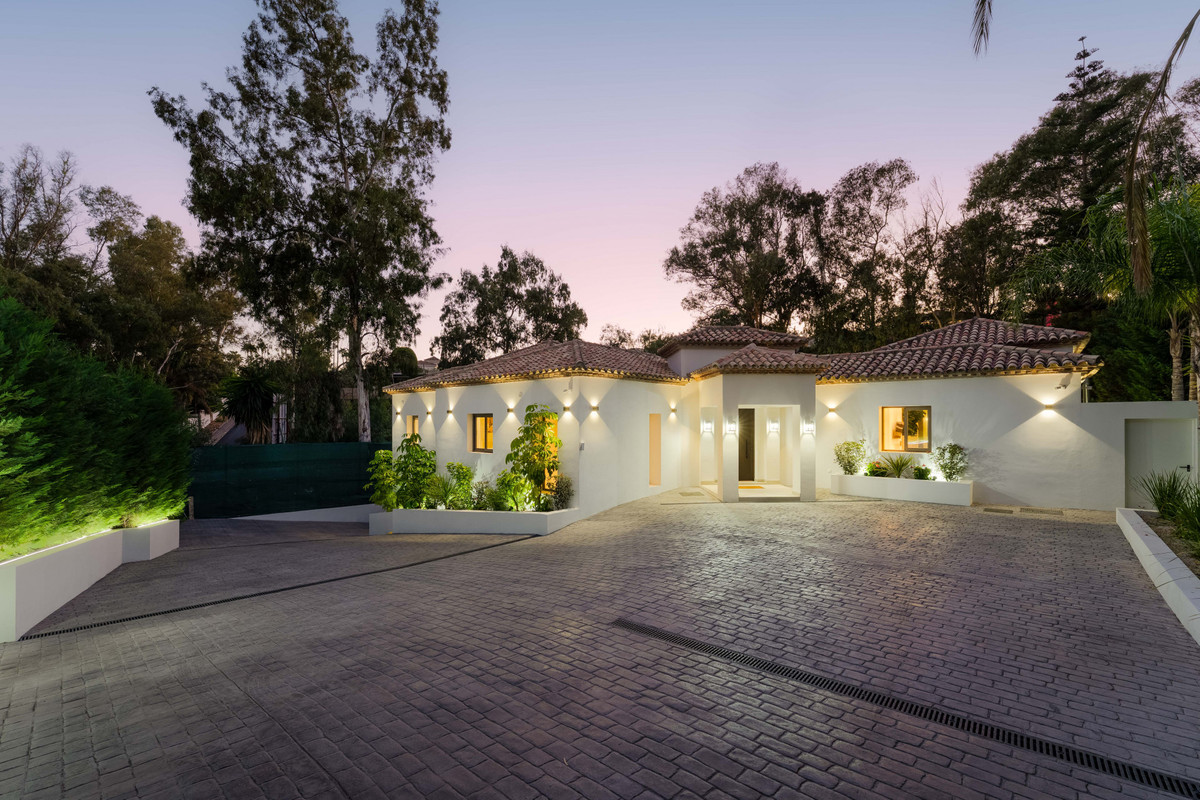 5 Bedroom Villa for Sale in Nueva Andalucía — 3