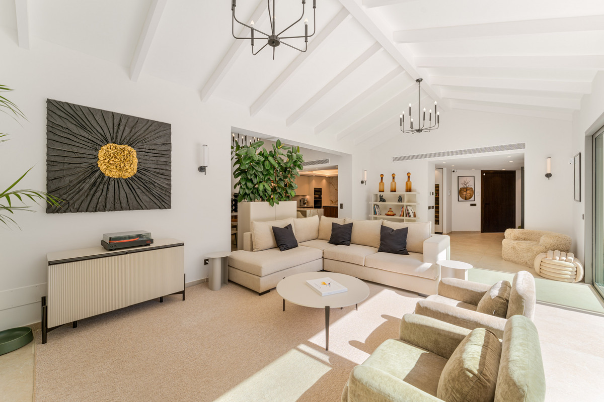 5 Bedroom Villa for Sale in Nueva Andalucía — 4
