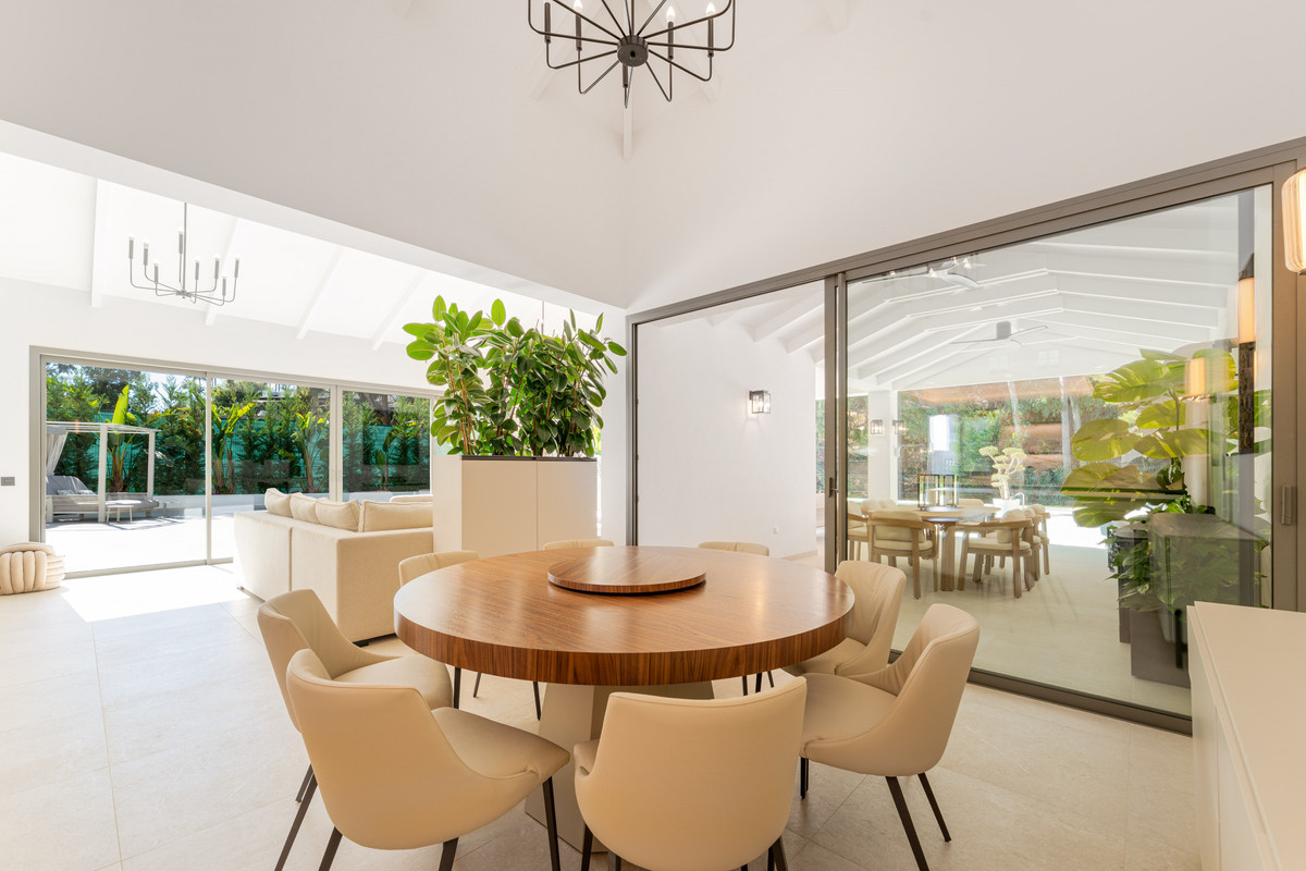 5 Bedroom Villa for Sale in Nueva Andalucía — 6
