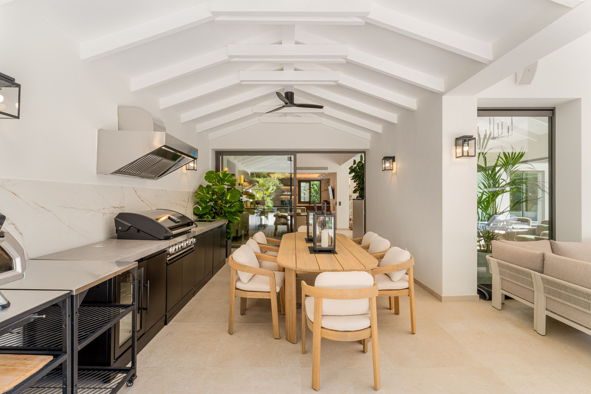 5 Bedroom Villa for Sale in Nueva Andalucía — 8