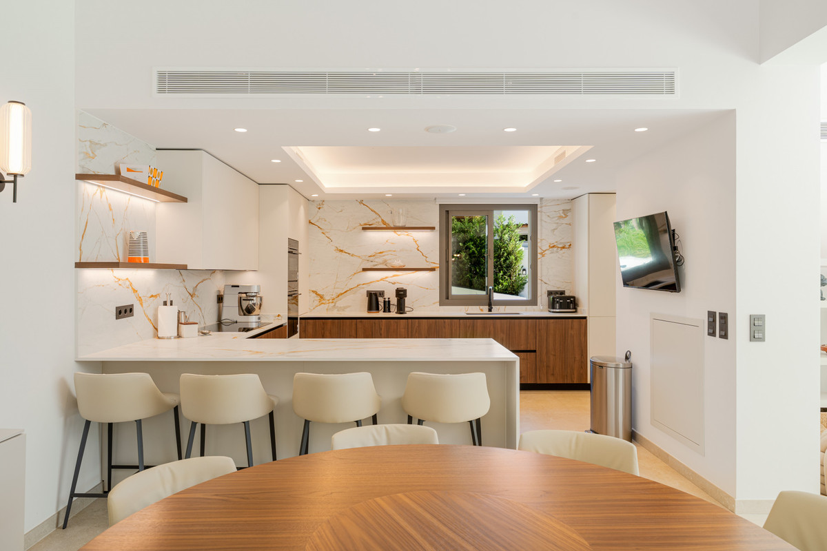 5 Bedroom Villa for Sale in Nueva Andalucía — view 10