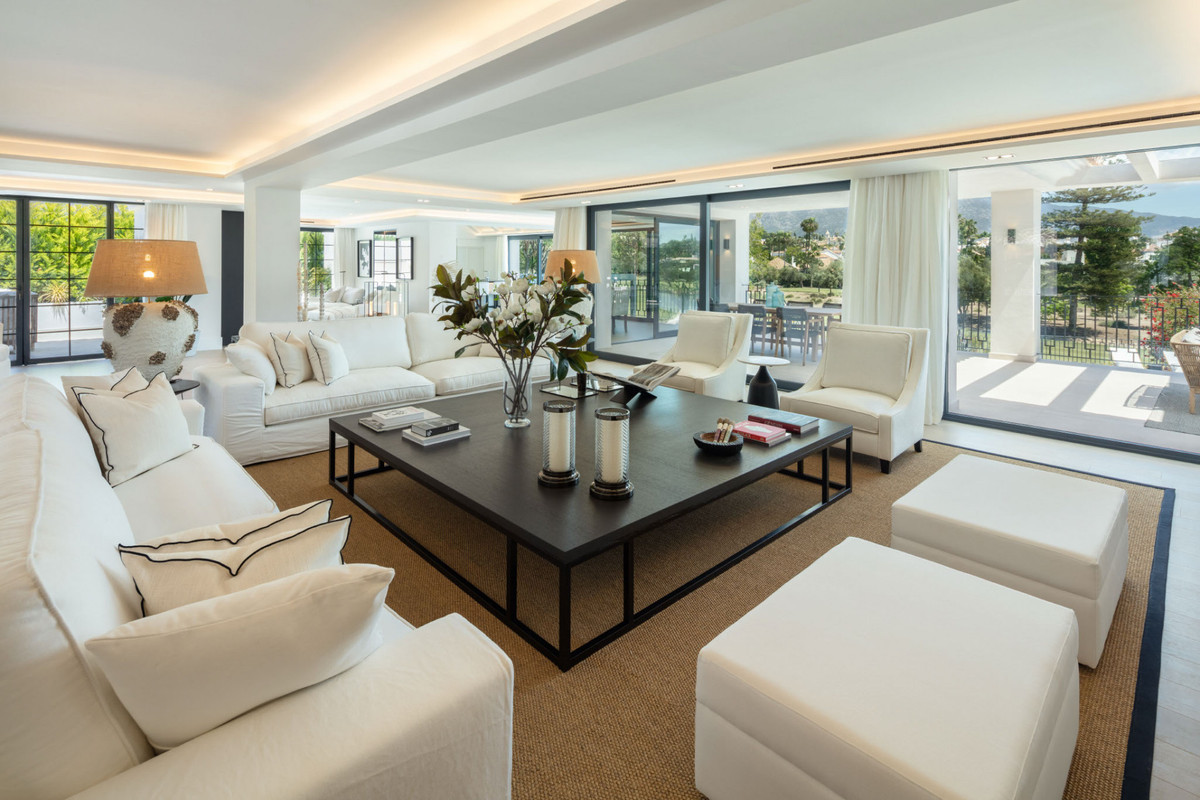 5 Bedroom Villa for Sale in Nueva Andalucía — 2