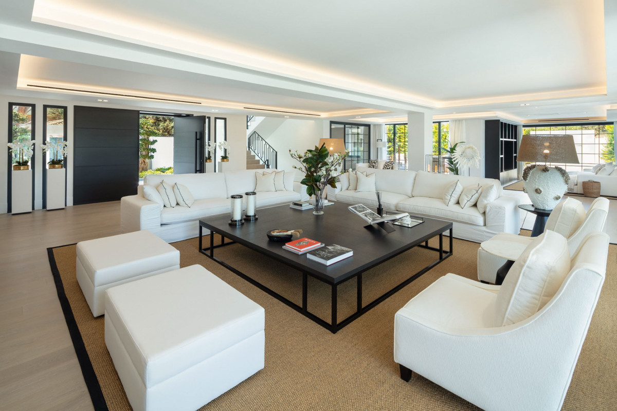5 Bedroom Villa for Sale in Nueva Andalucía — 3