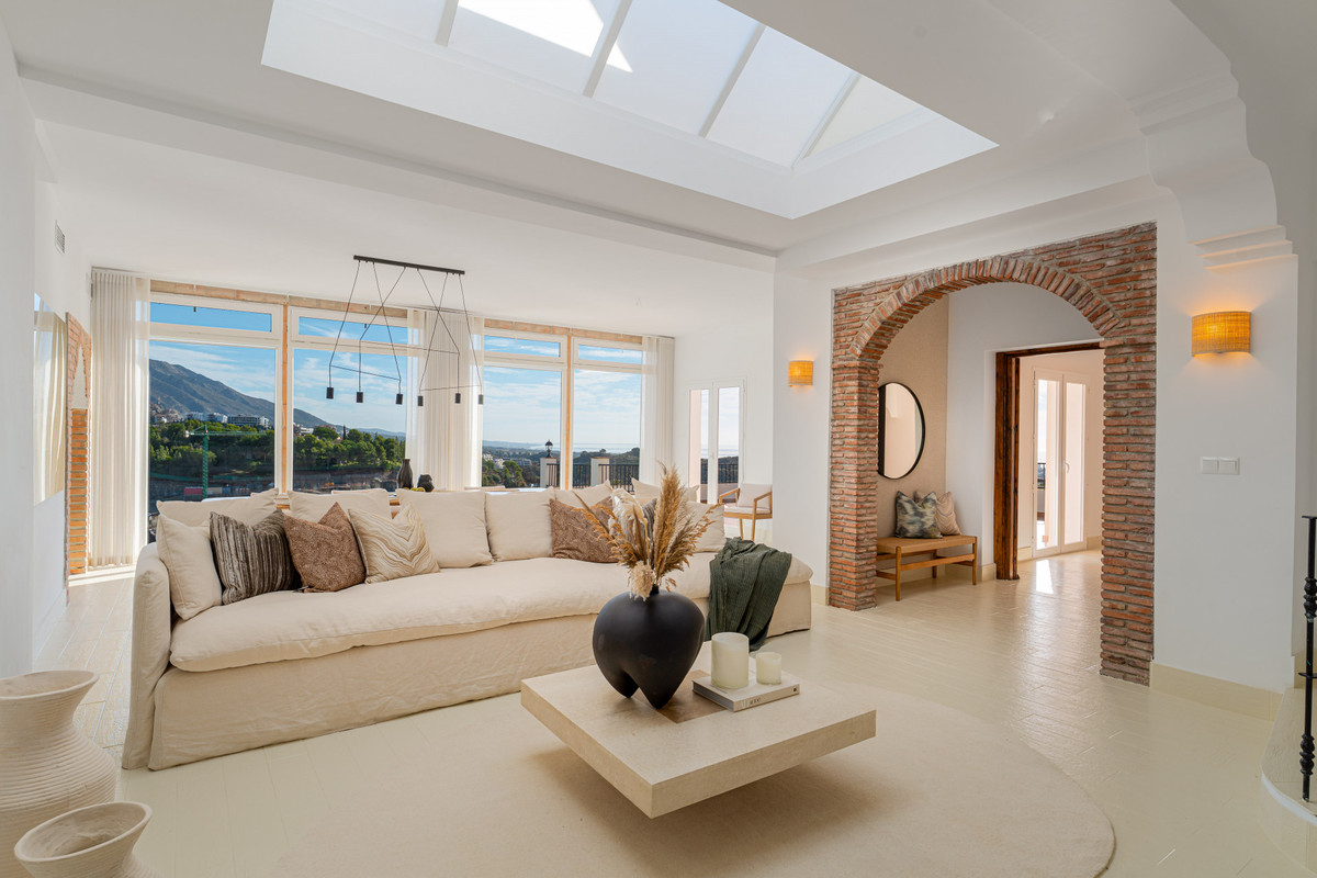 6 Bedroom Villa for Sale in El Madroñal — 4
