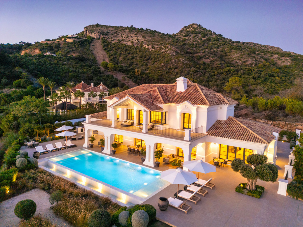 7 Bedroom Villa for Sale in Benahavís