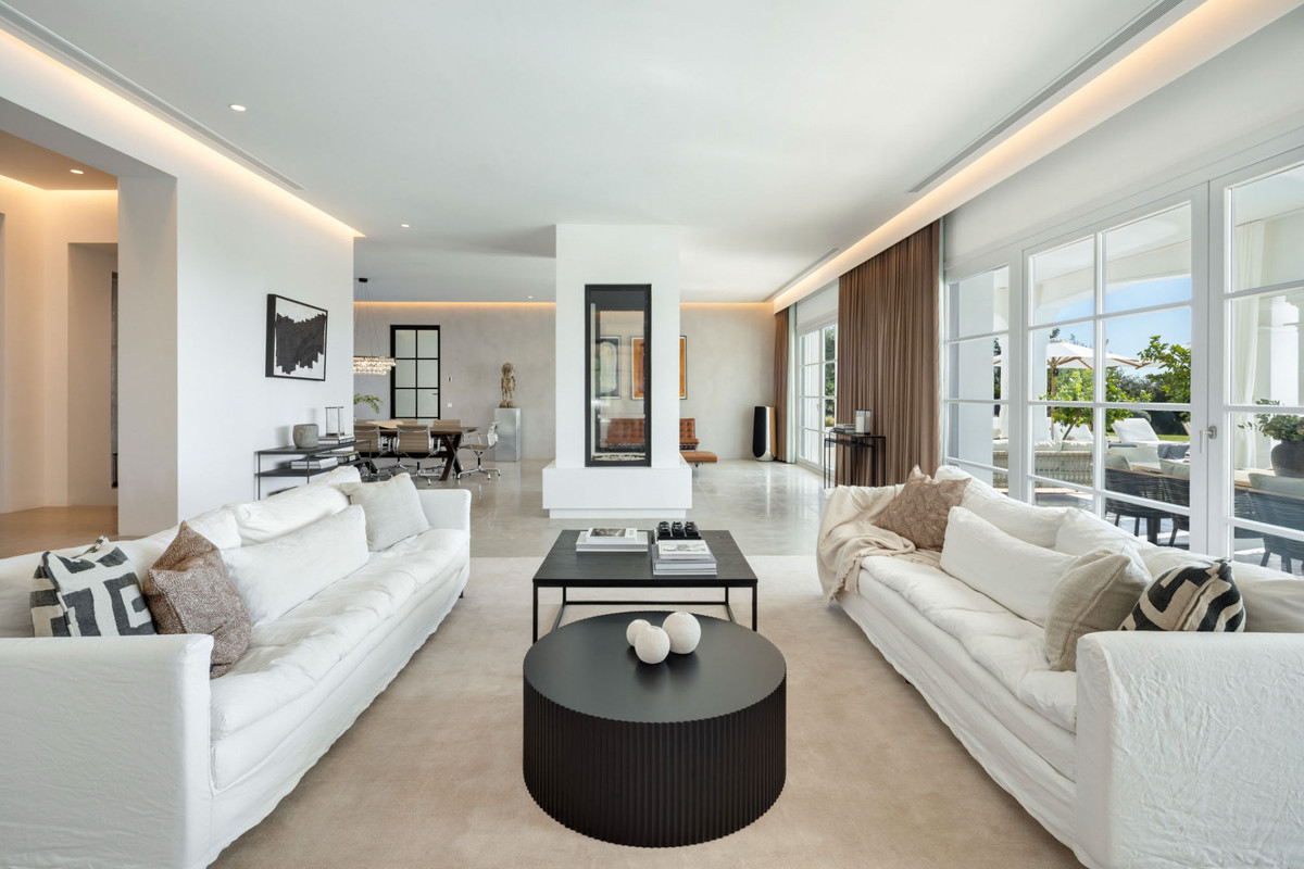 7 Bedroom Villa for Sale in Benahavís — 2