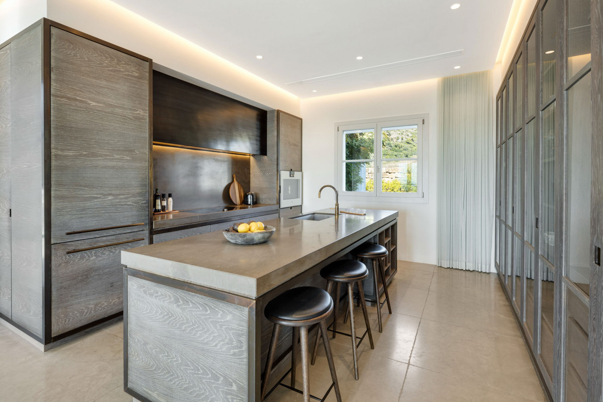7 Bedroom Villa for Sale in Benahavís — 4