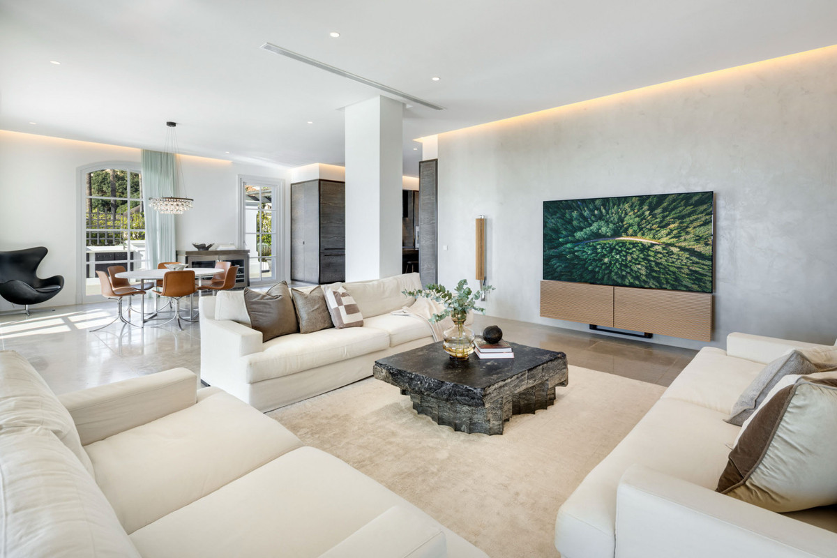 7 Bedroom Villa for Sale in Benahavís — 7