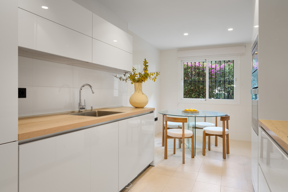 3 Bedroom Apartment for Sale in Sierra Blanca — 9