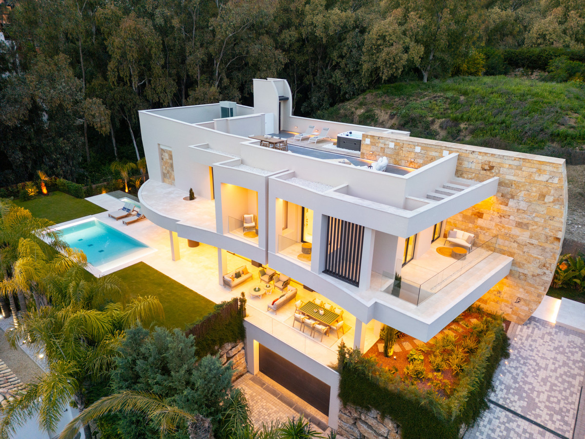 5 Bedroom Villa for Sale in Nueva Andalucía