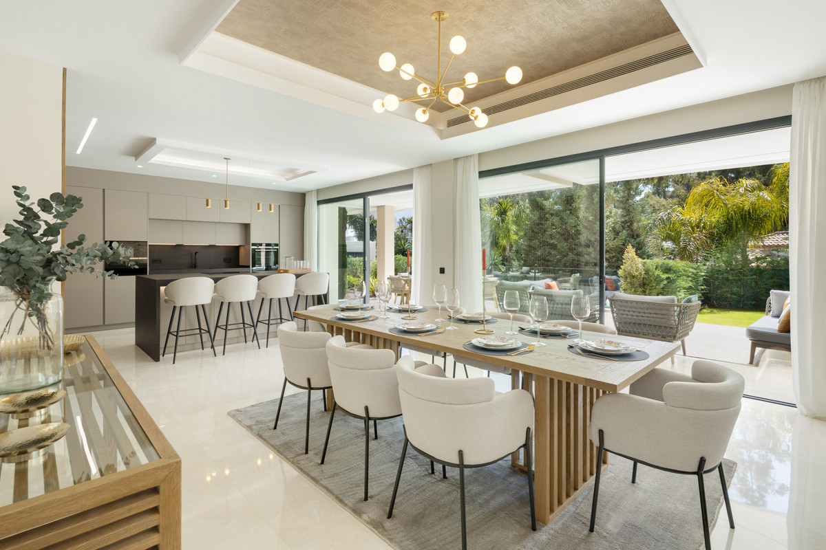 5 Bedroom Villa for Sale in Nueva Andalucía — 2