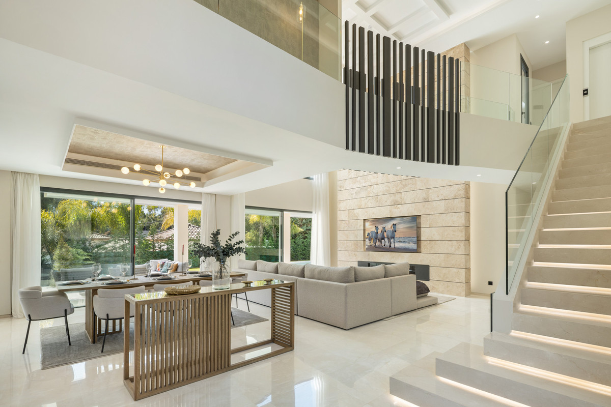 5 Bedroom Villa for Sale in Nueva Andalucía — 3