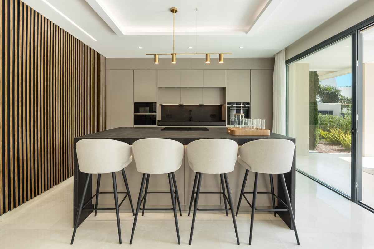 5 Bedroom Villa for Sale in Nueva Andalucía — 8