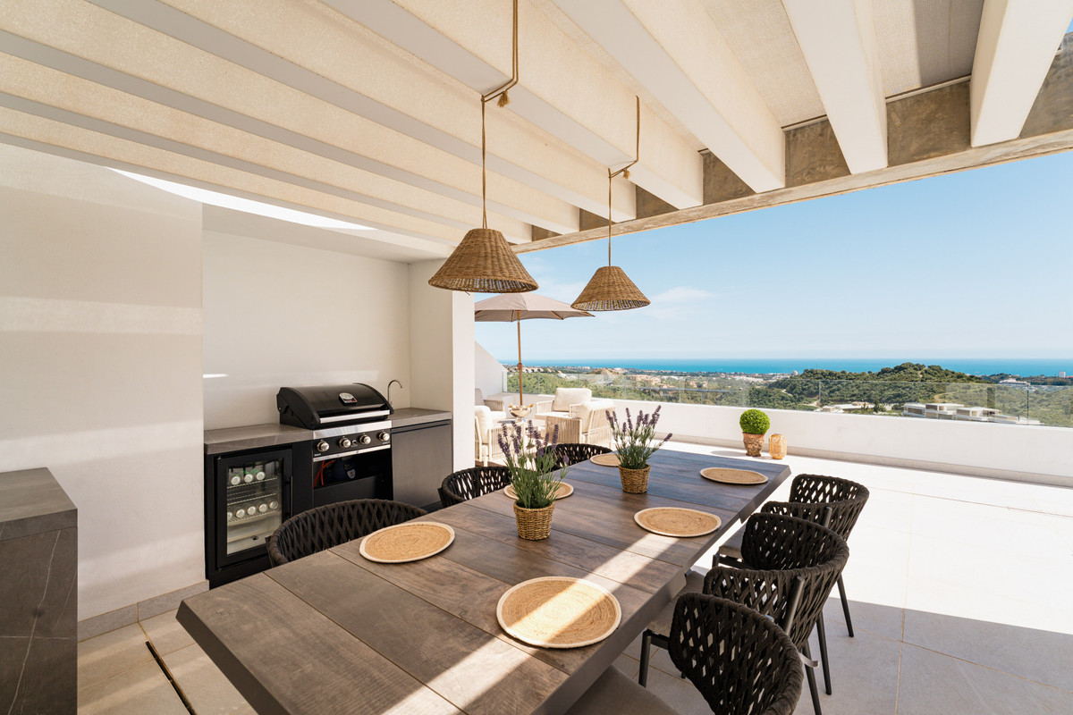 3 Bedroom Apartment for Sale in Benahavís — 2