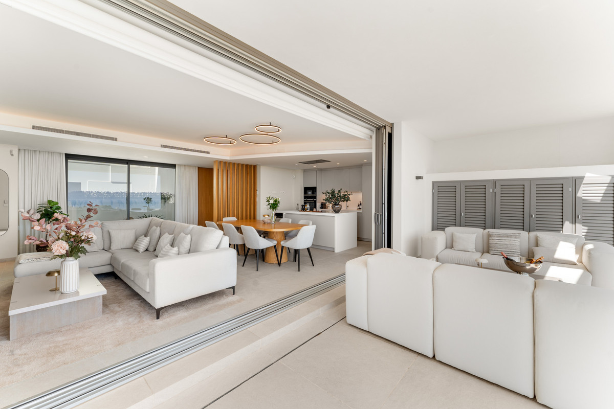 3 Bedroom Apartment for Sale in Benahavís — view 10
