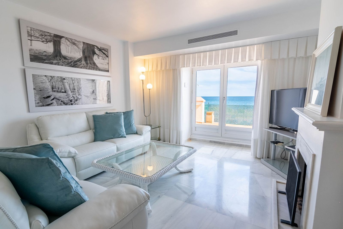 4 Bedroom Villa for Sale in Estepona — 3