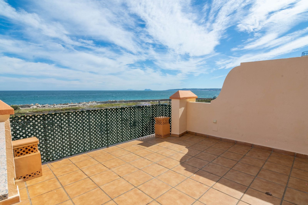 4 Bedroom Villa for Sale in Estepona — 4
