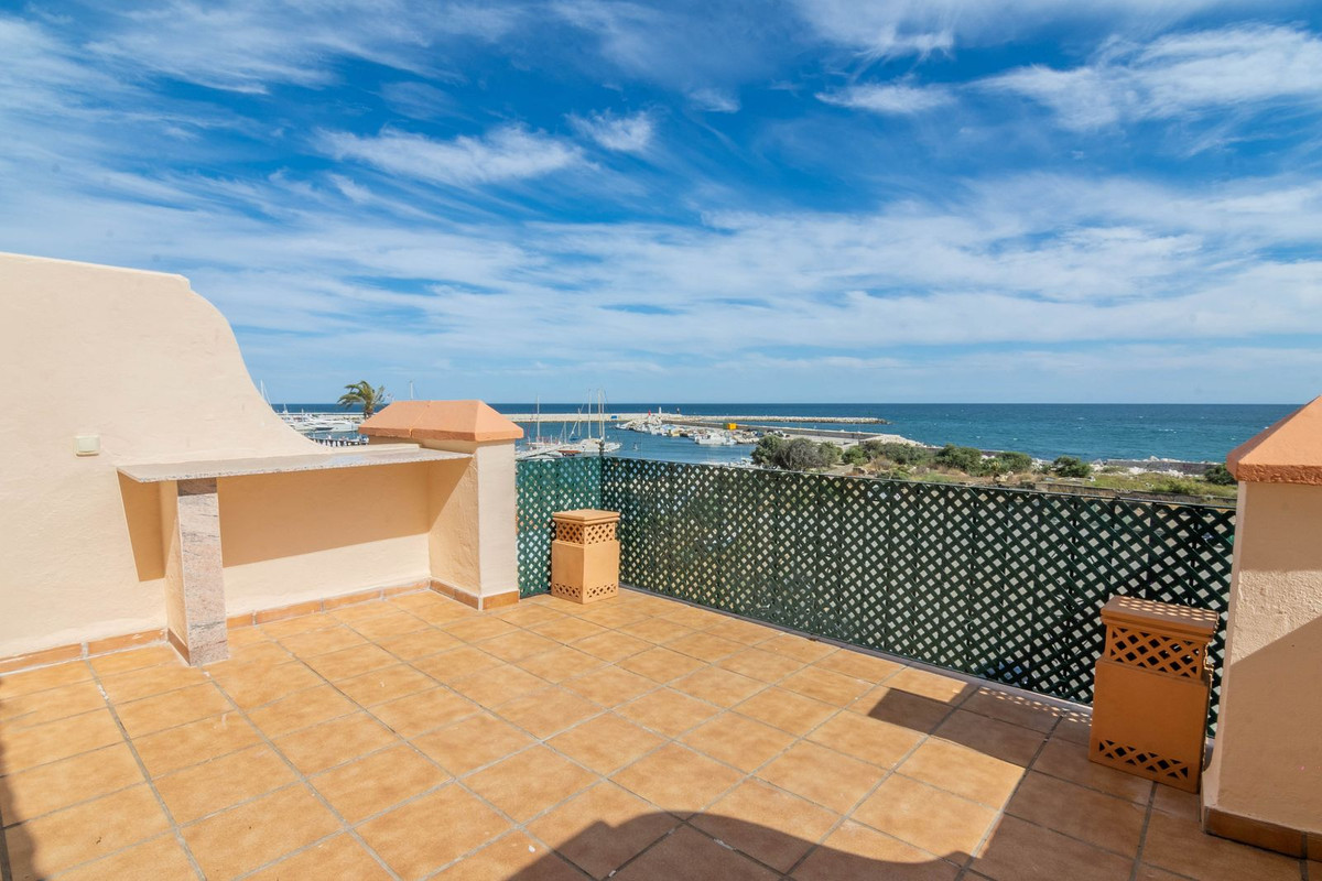 4 Bedroom Villa for Sale in Estepona — 5