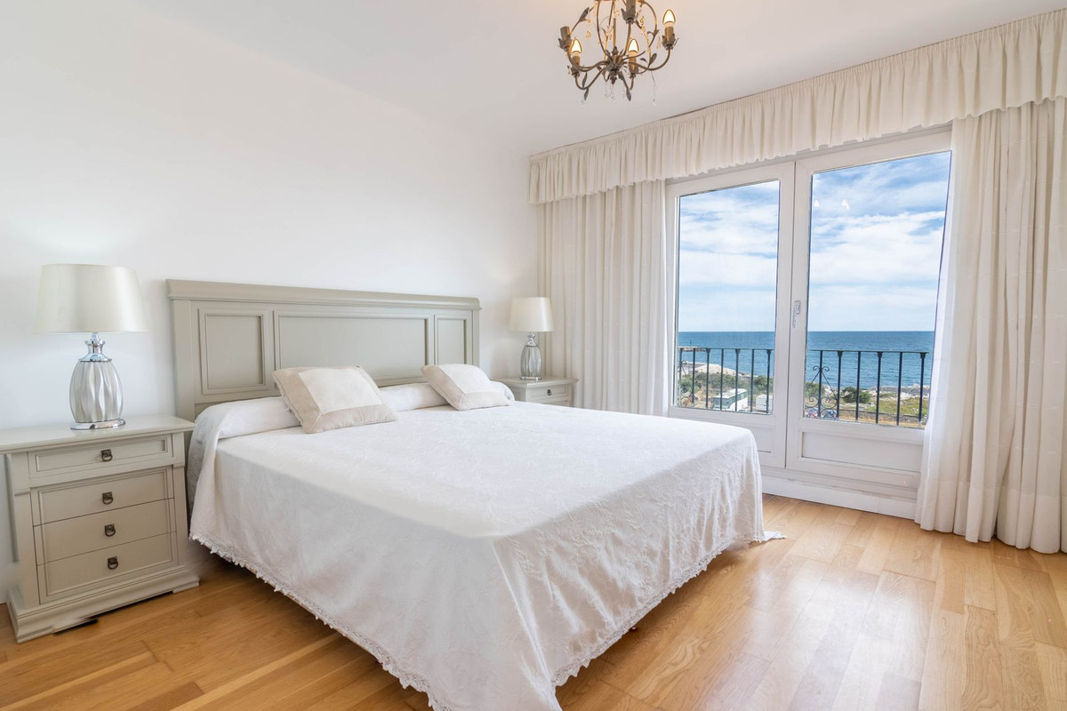 4 Bedroom Villa for Sale in Estepona — 6