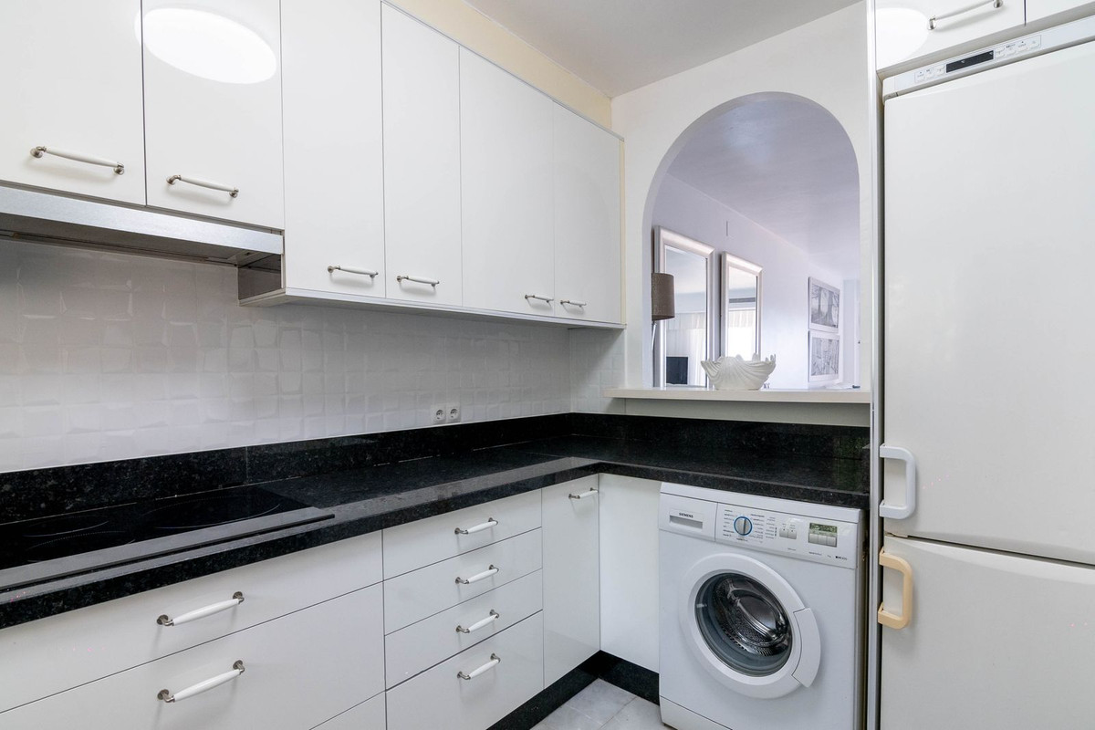 4 Bedroom Villa for Sale in Estepona — 8