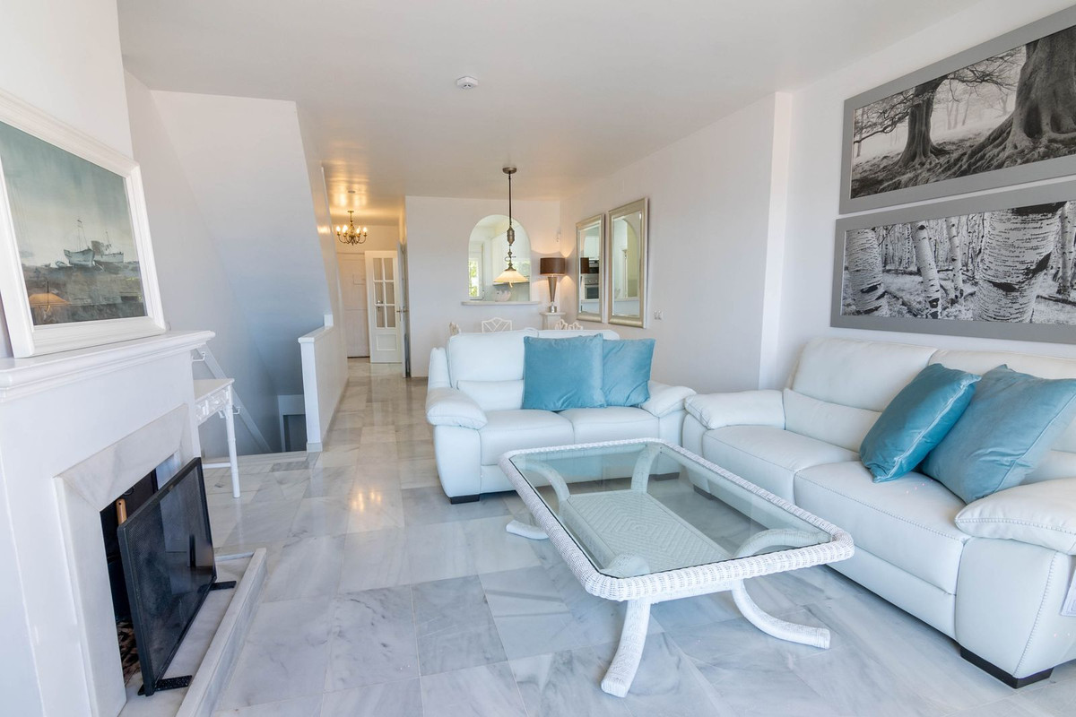 4 Bedroom Villa for Sale in Estepona — 9