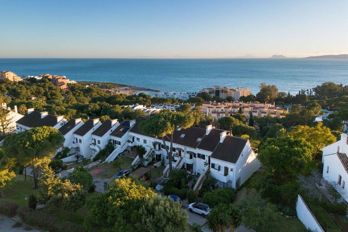 4 Bedroom Villa for Sale in Estepona