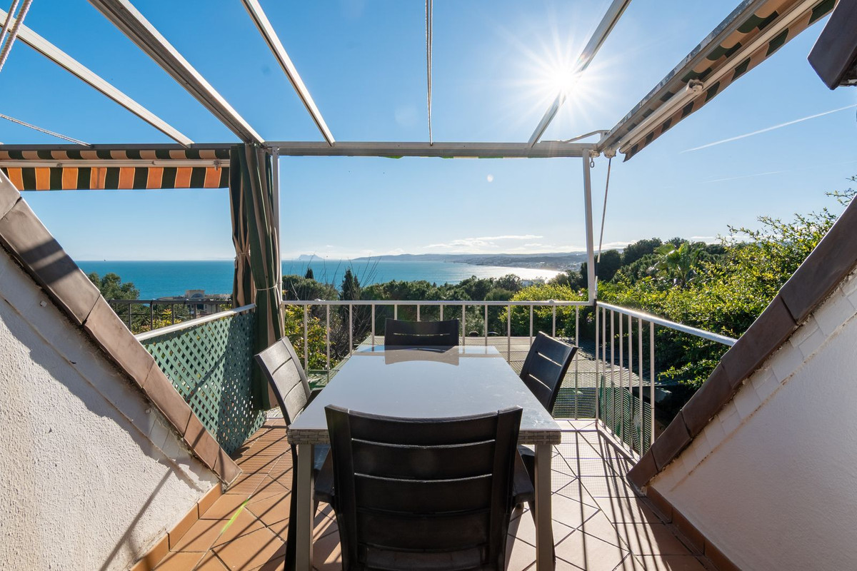 4 Bedroom Villa for Sale in Estepona — 2