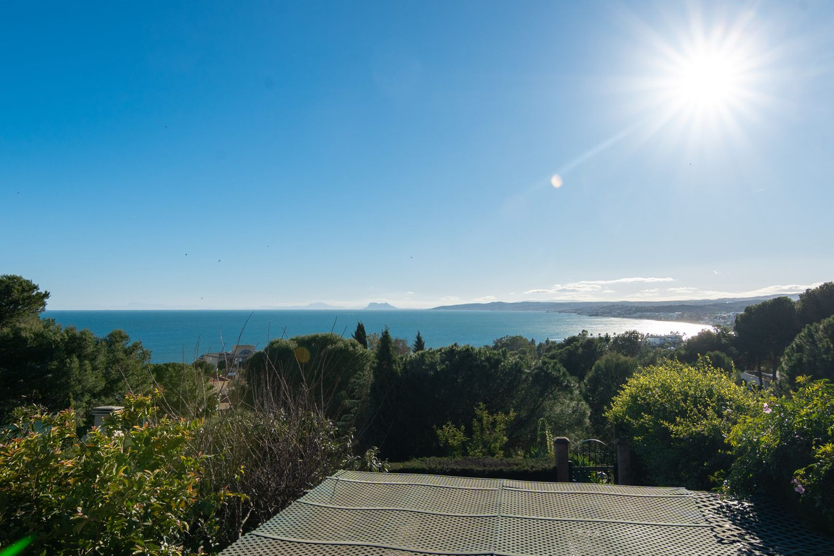 4 Bedroom Villa for Sale in Estepona — 3
