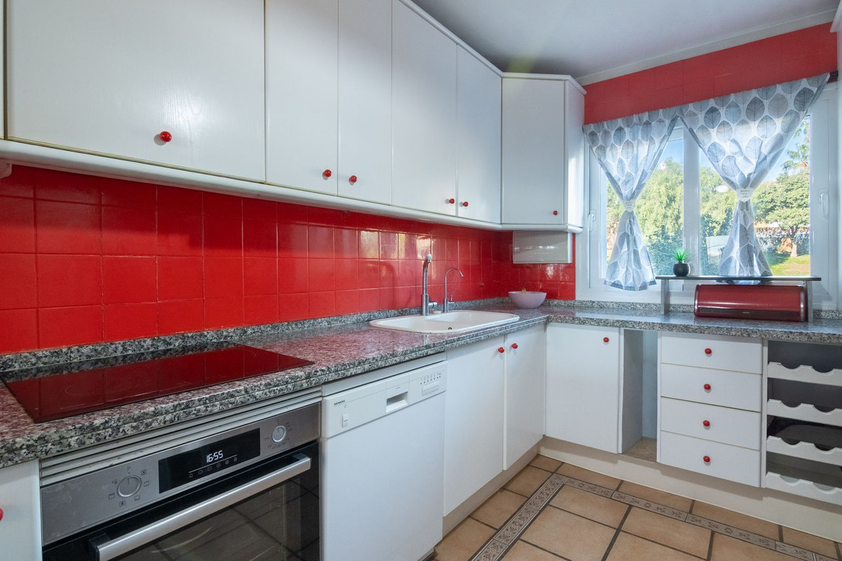 4 Bedroom Villa for Sale in Estepona — 6