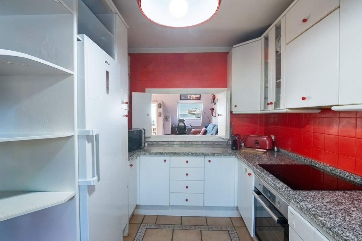 4 Bedroom Villa for Sale in Estepona — 7