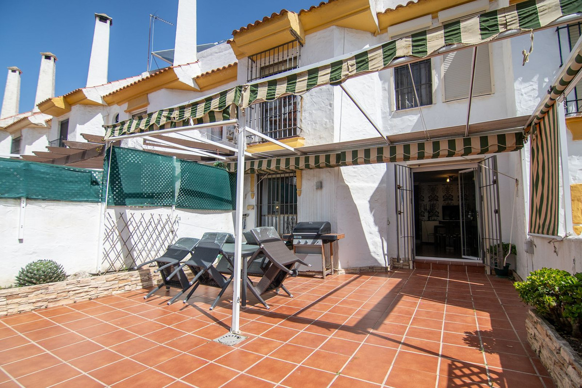 3 Bedroom Villa for Sale in Estepona — 2