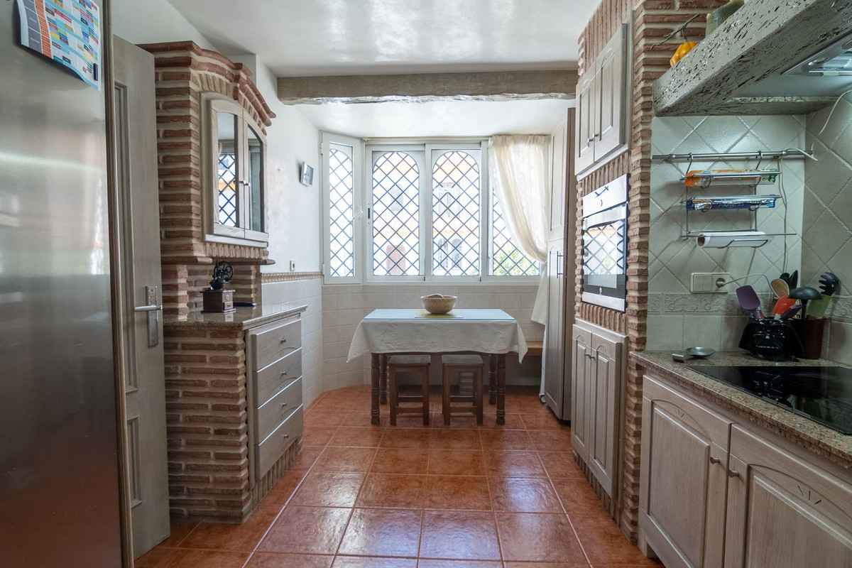 3 Bedroom Villa for Sale in Estepona — 7