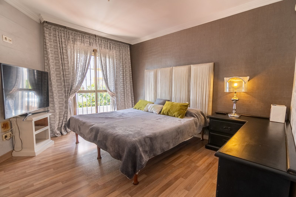 3 Bedroom Villa for Sale in Estepona — 9