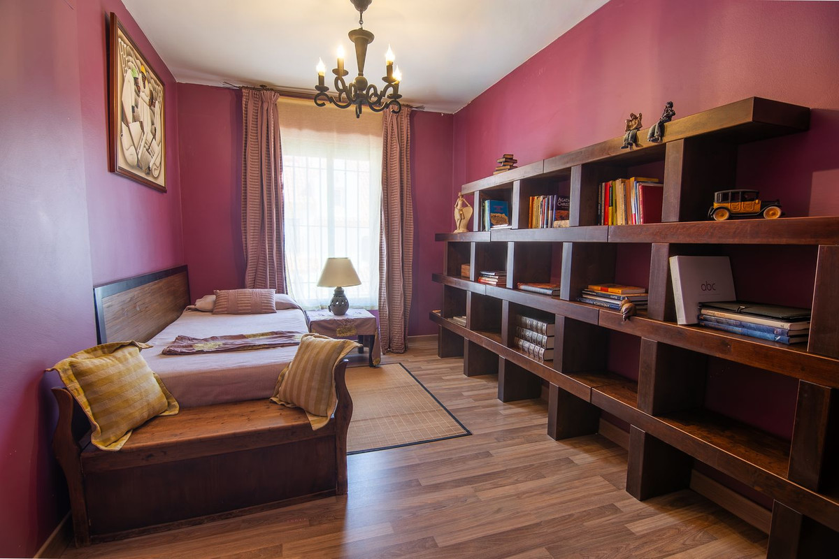 3 Bedroom Villa for Sale in Estepona — view 10