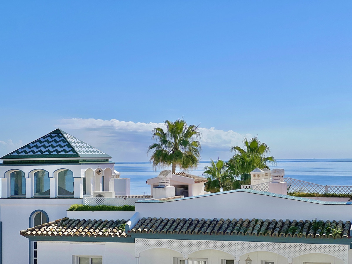 3 Bedroom Apartment for Sale in Estepona