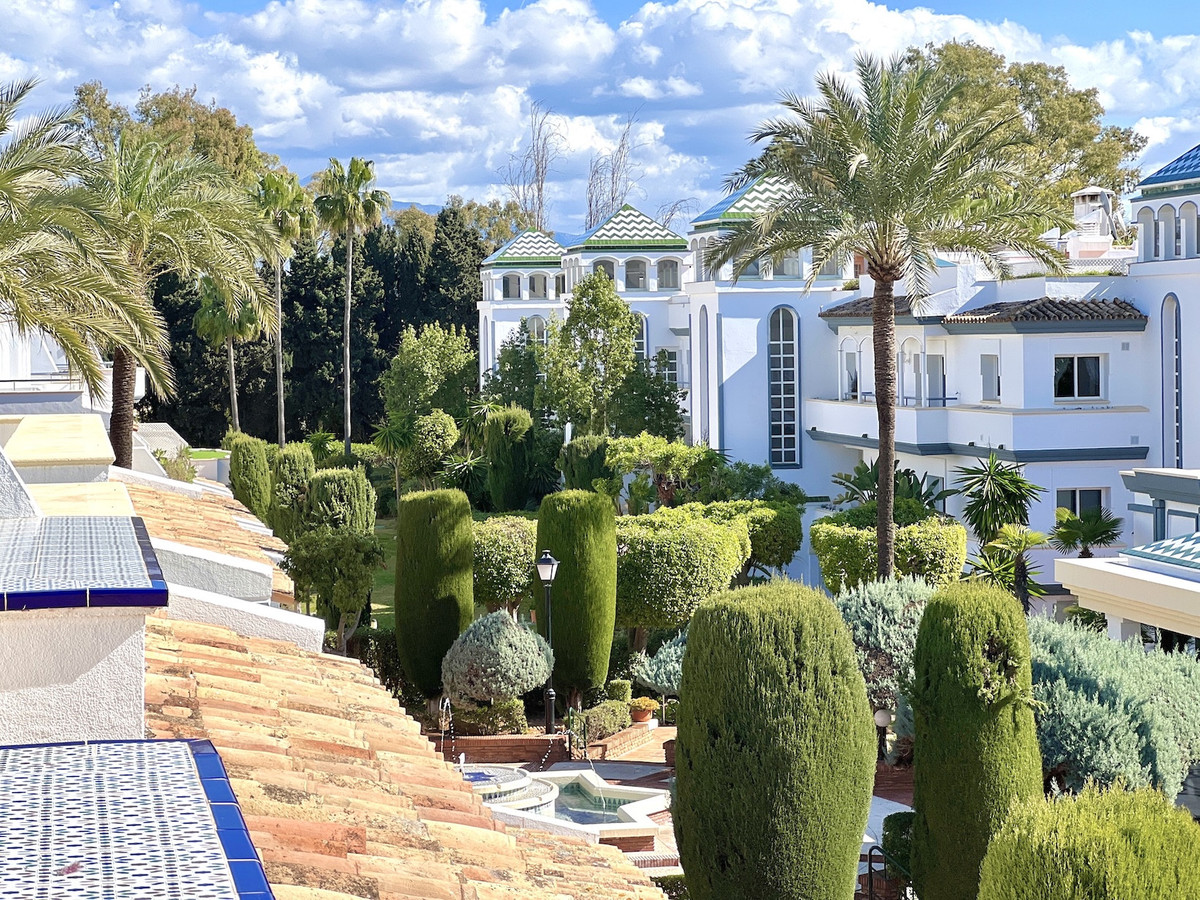 3 Bedroom Apartment for Sale in Estepona — 3