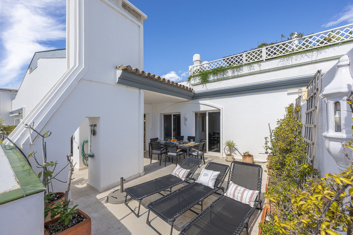 3 Bedroom Apartment for Sale in Estepona — 8
