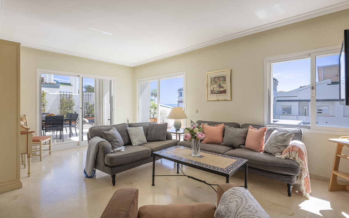 3 Bedroom Apartment for Sale in Estepona — 9