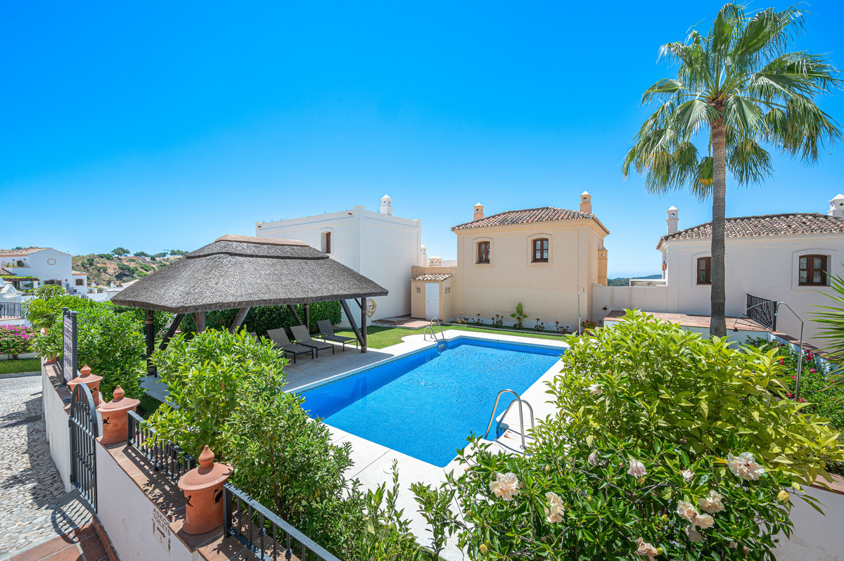 4 Bedroom Villa for Sale in Benahavís — 3