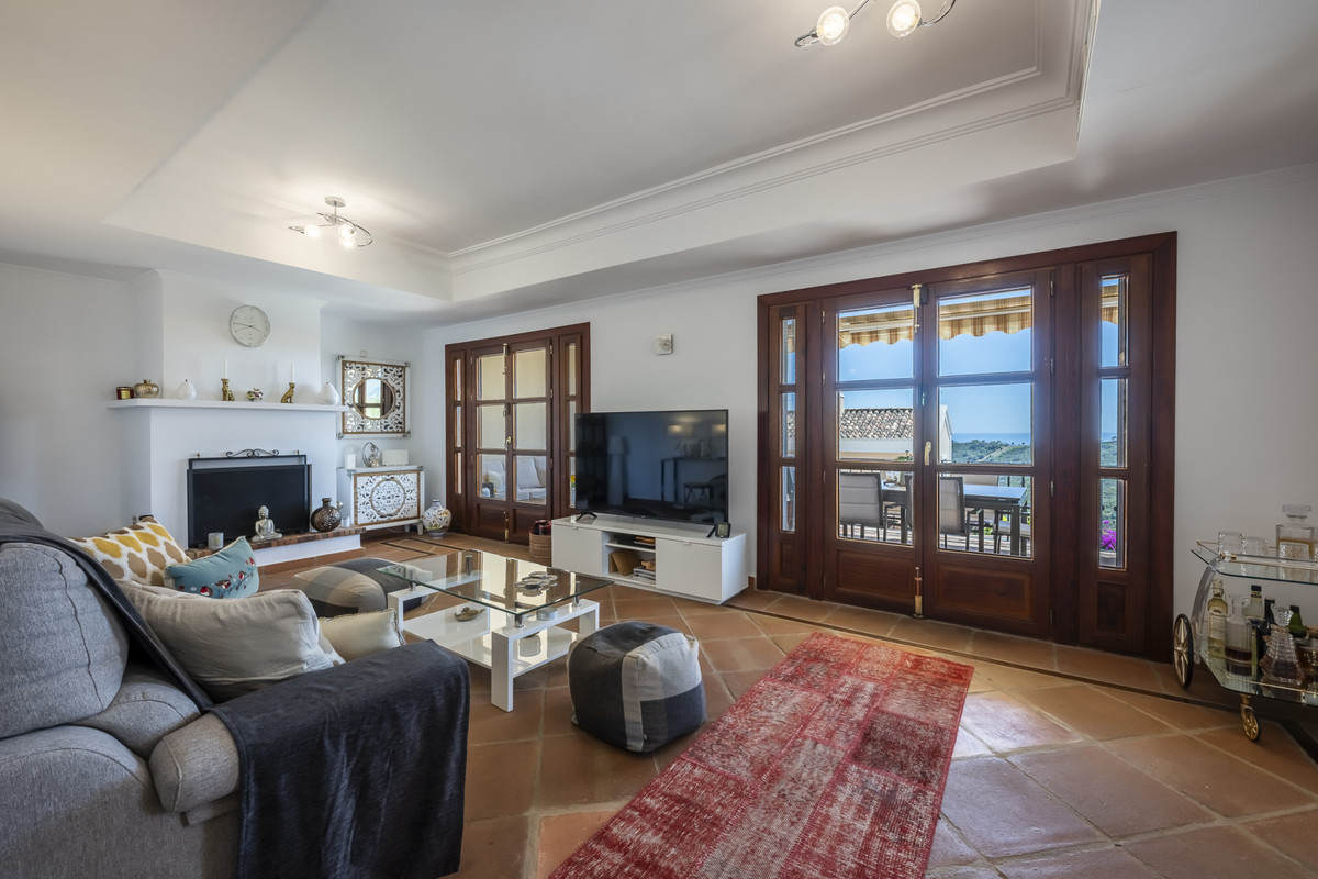 4 Bedroom Villa for Sale in Benahavís — 6
