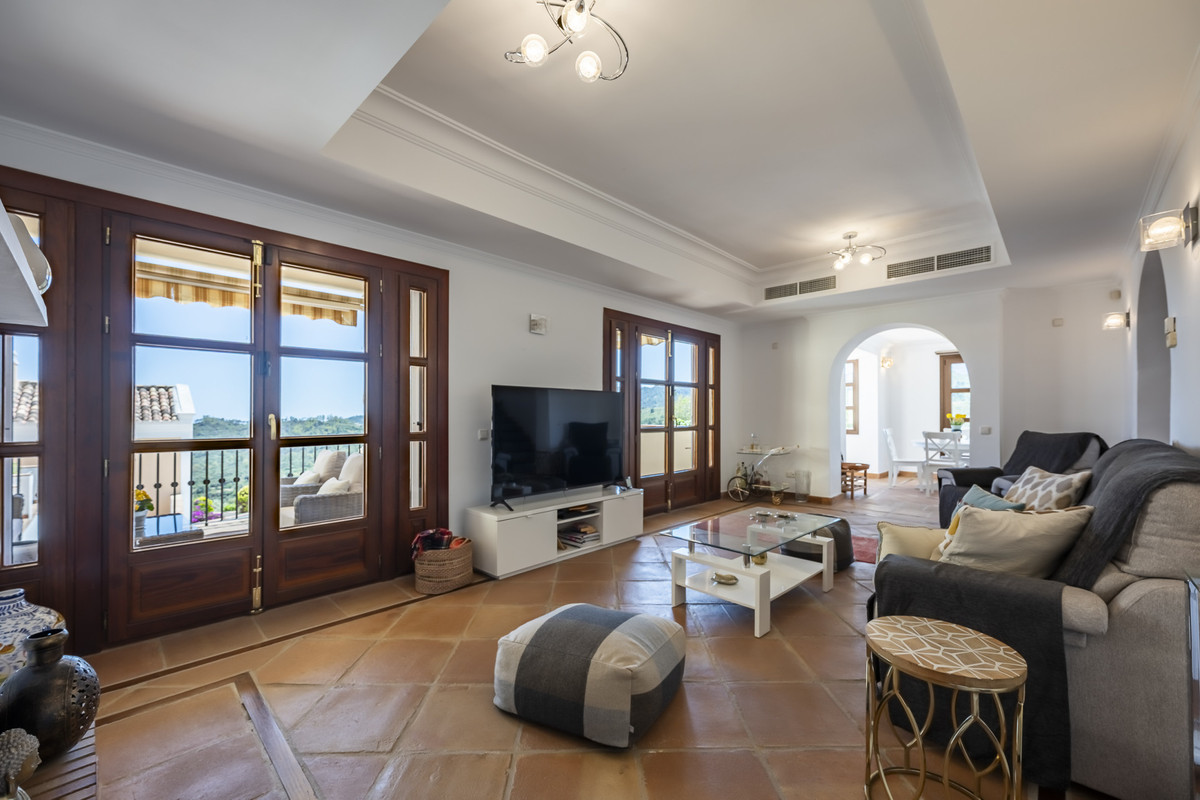 4 Bedroom Villa for Sale in Benahavís — 7