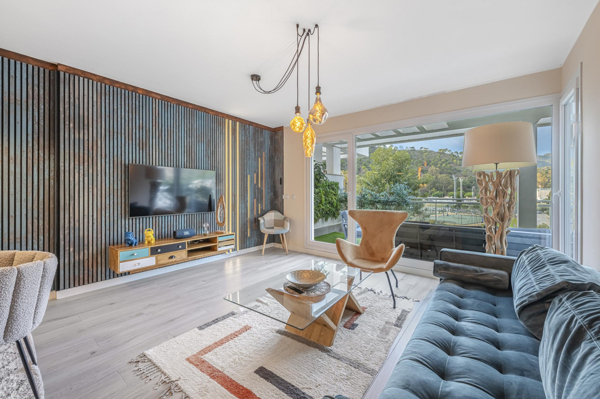 2 Bedroom Apartment for Sale in Benahavís — 4