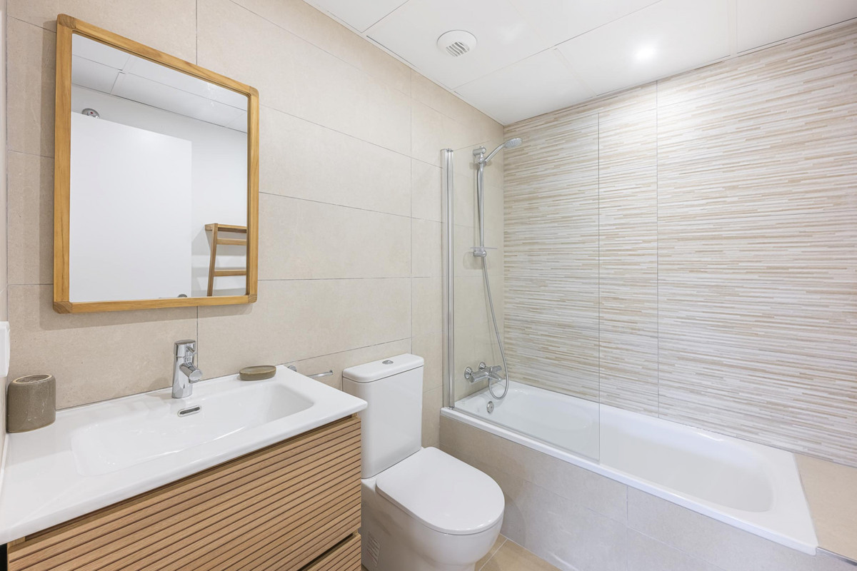 2 Bedroom Apartment for Sale in Benahavís — view 10