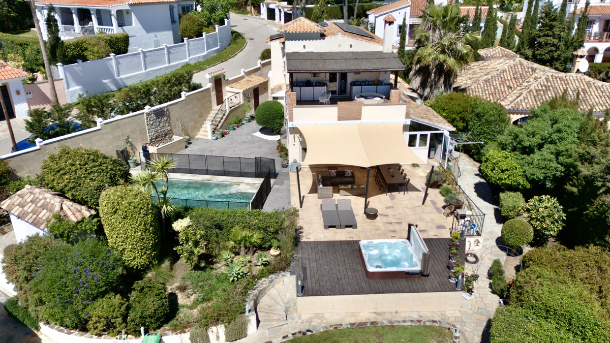 6 Bedroom Villa for Sale in Estepona — 3