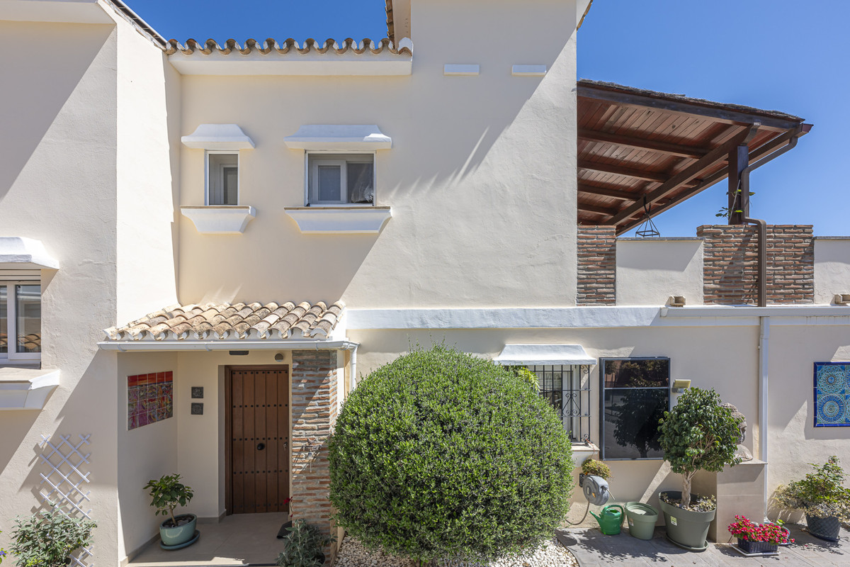 6 Bedroom Villa for Sale in Estepona — 7