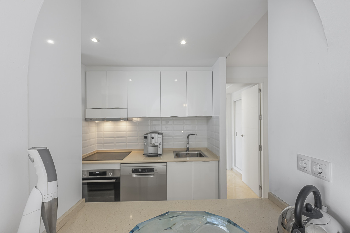2 Bedroom Apartment for Sale in Estepona — 7
